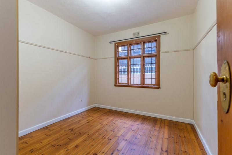 2 Bedroom Property for Sale in Vredehoek Western Cape